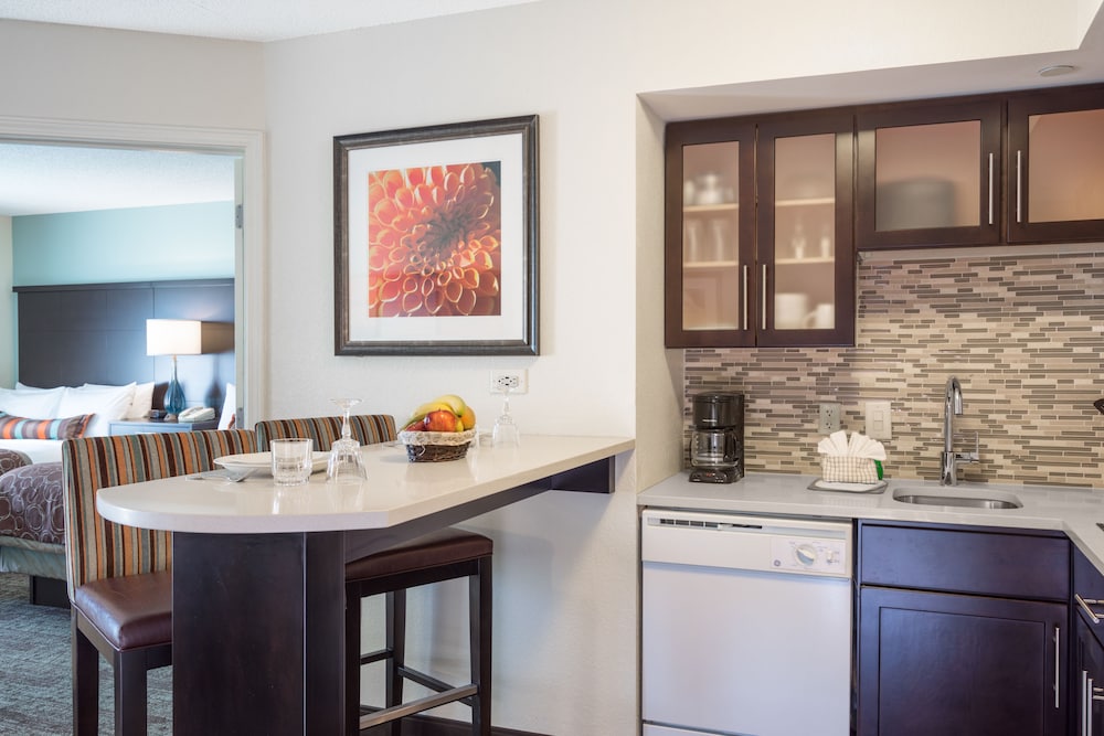 Staybridge Suites Wilmington Newark 35/44