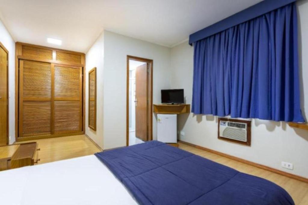 SUITE, SINGLE