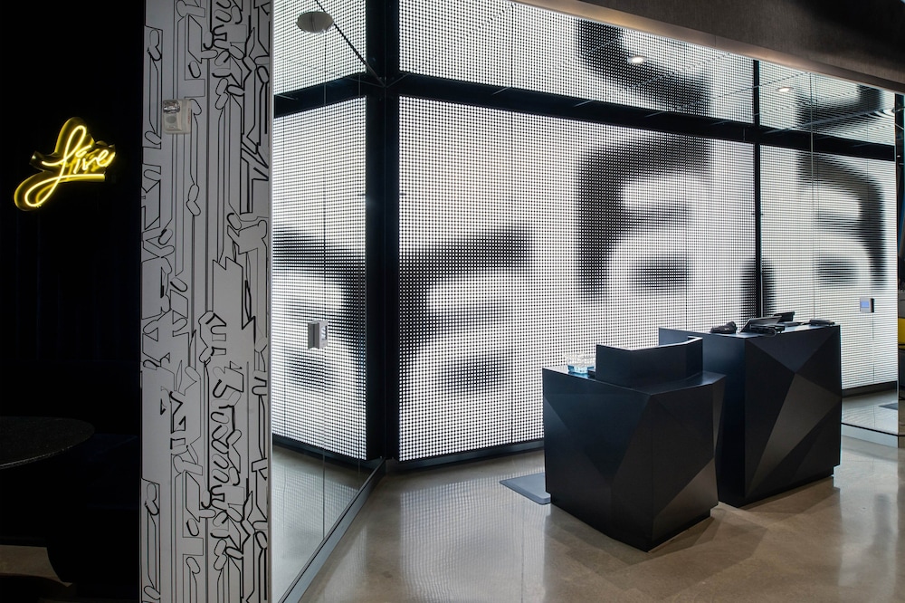 Aloft North Kansas City 2/34