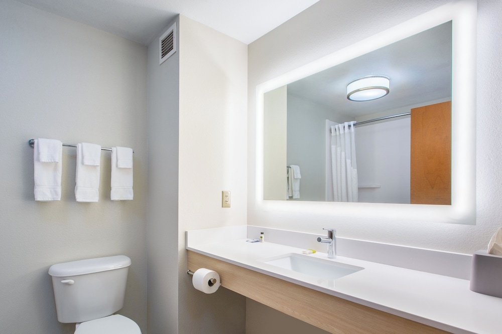 غرفة قياسية بسريرين كوين، Holiday Inn Express Hotel Suites Lewisburg 3/3