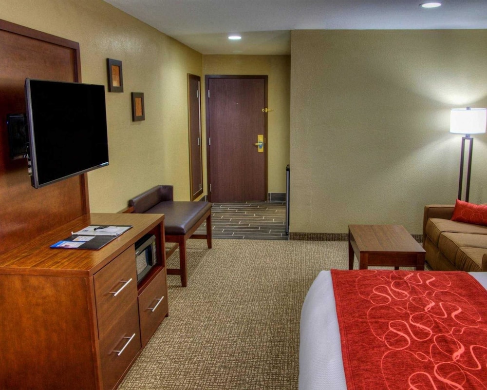 Comfort Suites Plymouth Near Us-30 16/38