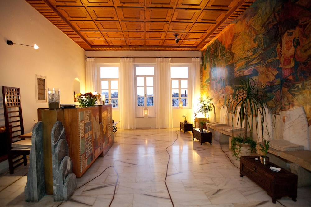Pandora Suites 5/58