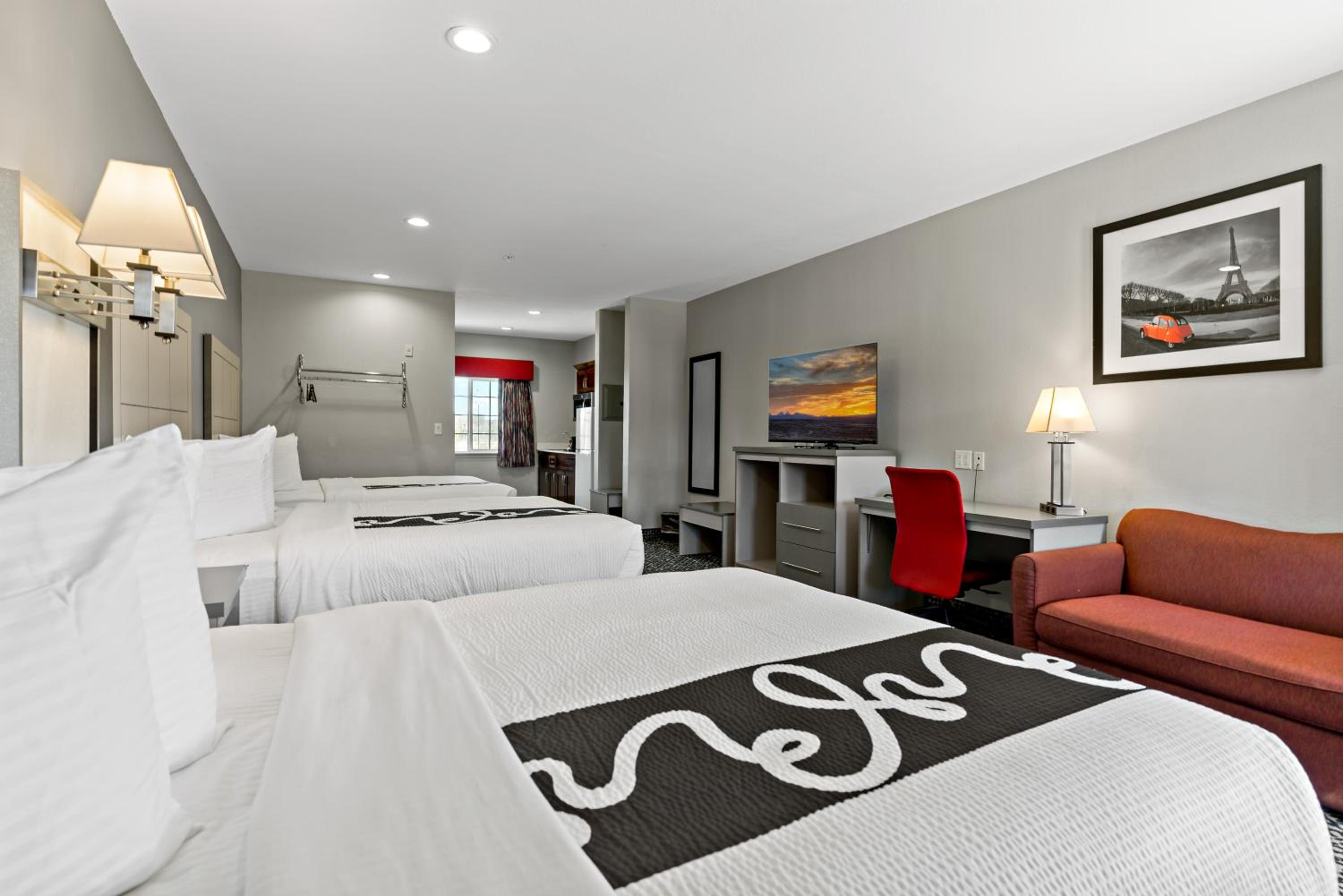 غرفة ديلوكس ثلاثية بسريرين كوين، Paris Inn Suites 2/5