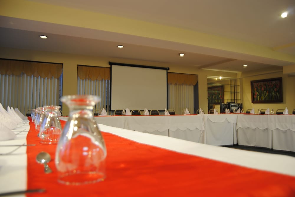 Aparthotel La Cordillera 20/68