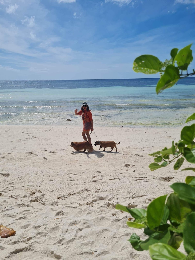 LA PERNELA BEACHFRONT RESORT 32/42