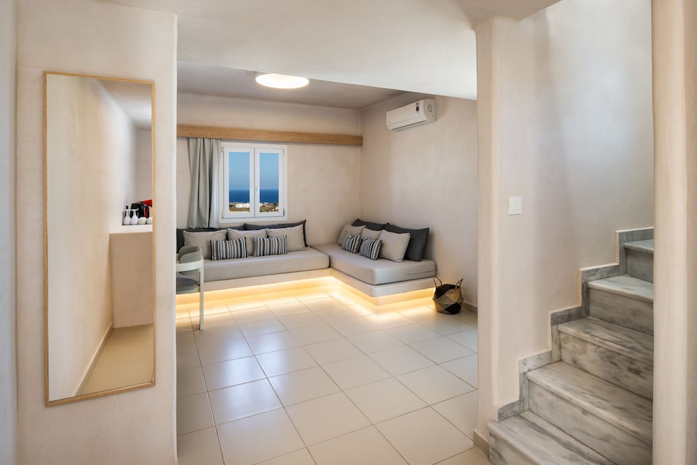 Aelia Luxury Suites 35/50