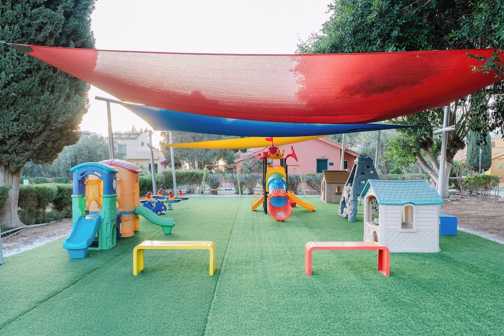 Makronisos Holiday Village 42/50
