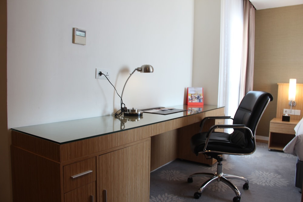Swiss Belinn Manyar 49/75