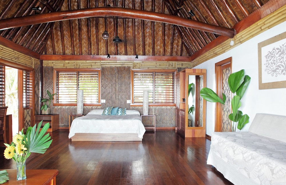 Toberua Island Resort Fiji 11/72