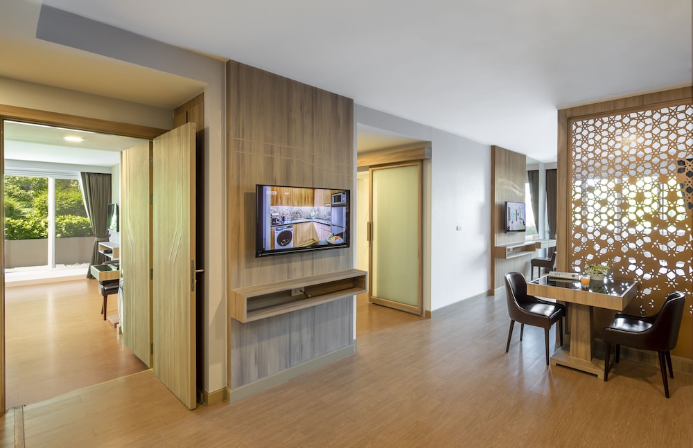 Adelphi Grande Sukhumvit 42/70