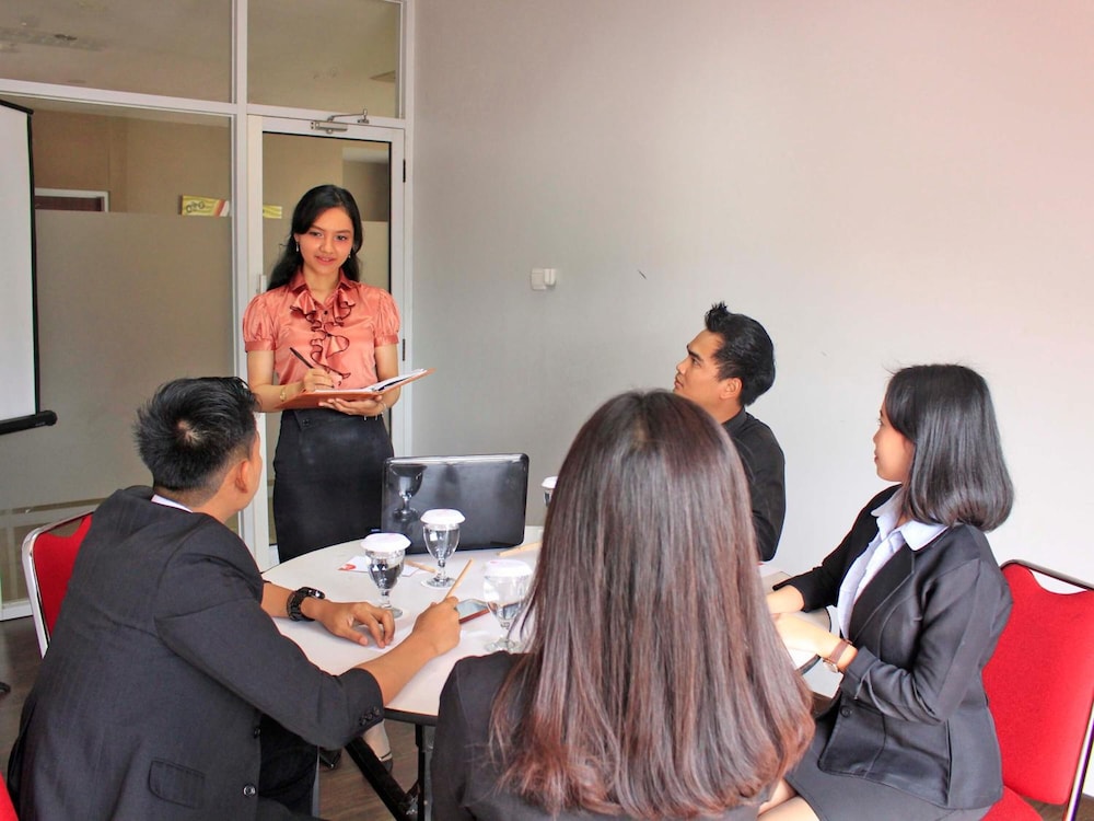 Noola Hotel Cilacap 63/68