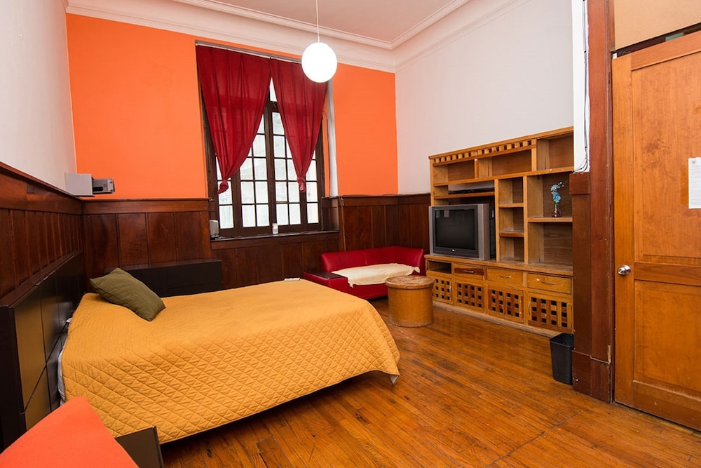 Hostal Amigo 36/48