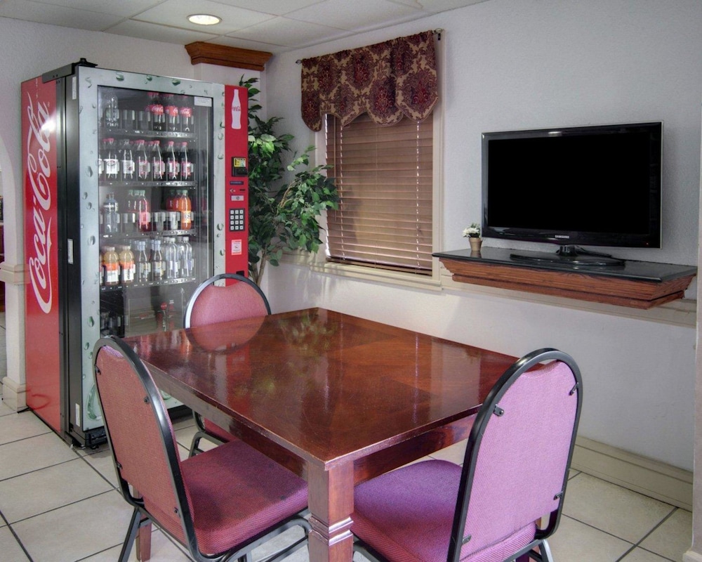 Rodeway Inn Conference Center El Dorado 22/31