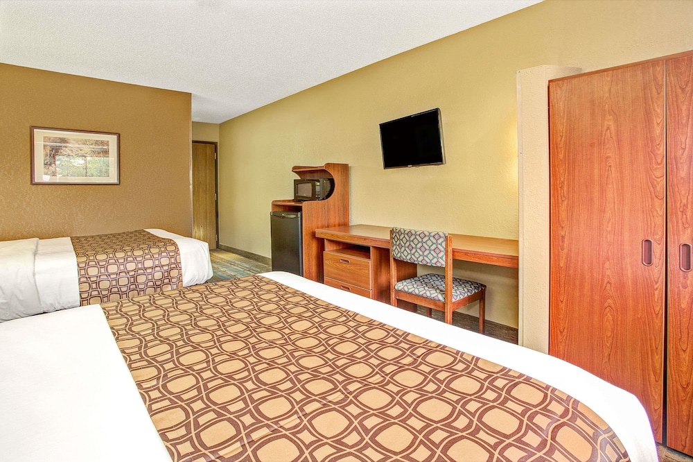 Microtel Inn & Suites by Wyndham Mason/Kings Island 11/26