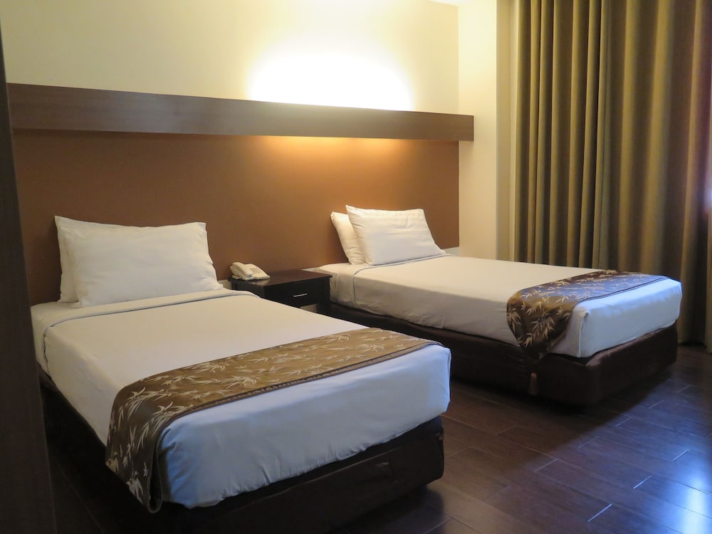 The Ritz Hotel At Garden Oases 13/33