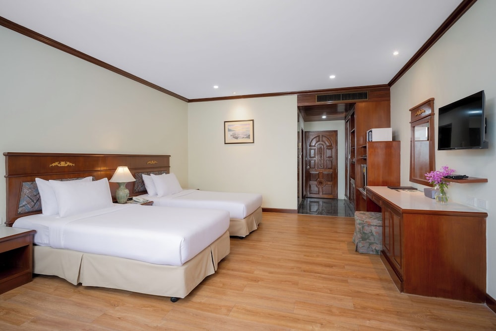 GRAND, DELUXE, TWIN BEDS