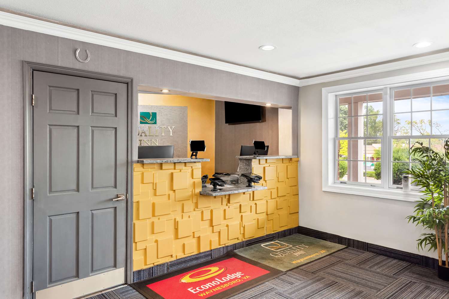 Econo Lodge Waynesboro - Skyline Drive, VA 3/24