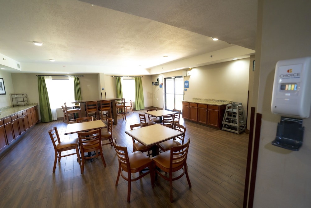 Quality Inn & Suites Monroeville South 19/26