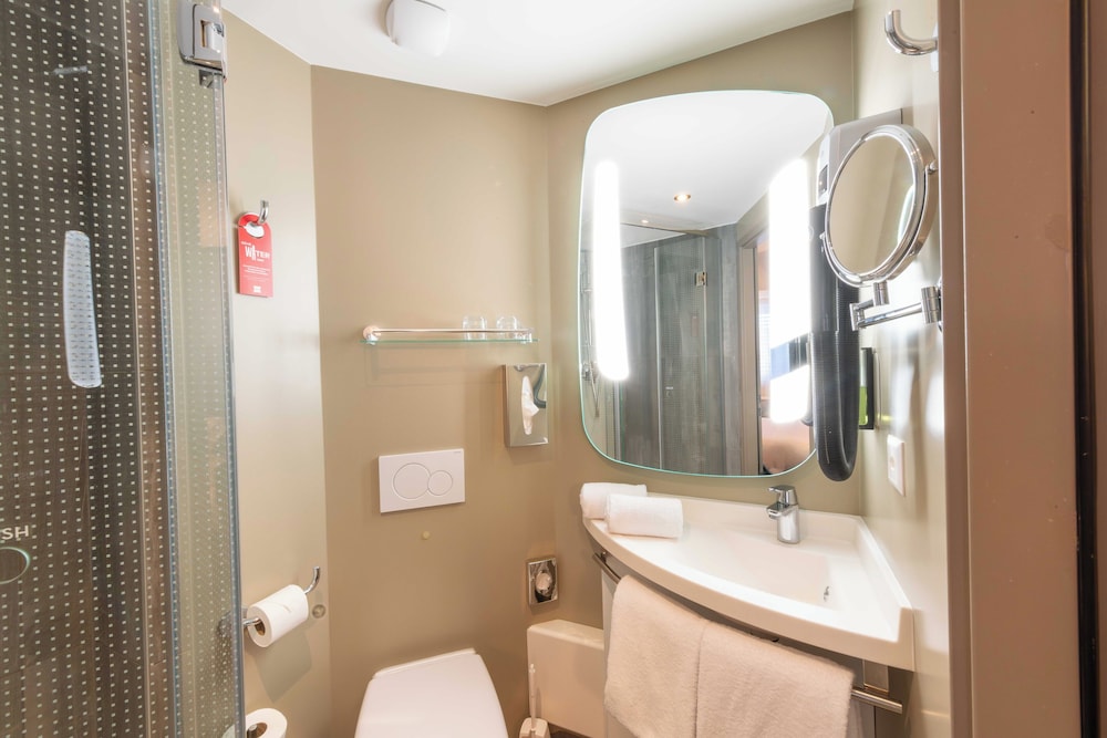 Ibis Geneve Centre Lac 51/53