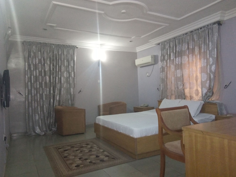 Junbic Apartment And Suites 11/22