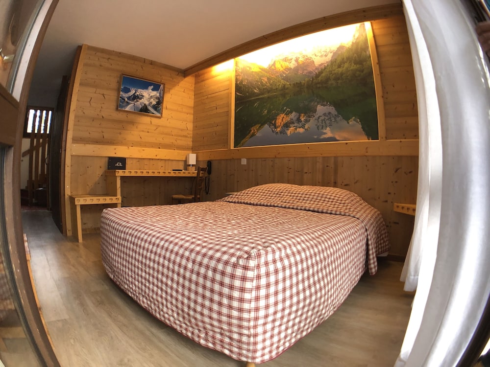 Hotel Le Soly Varnay 35/68