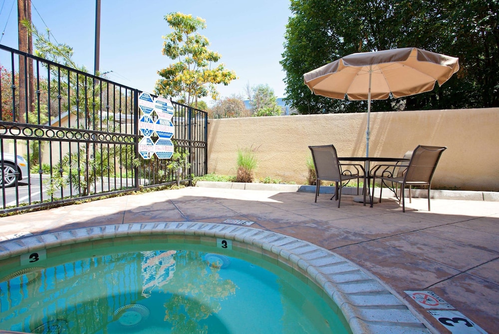 La Quinta Inn & Suites By Wyndham NE Long Beach/Cypress 3/51
