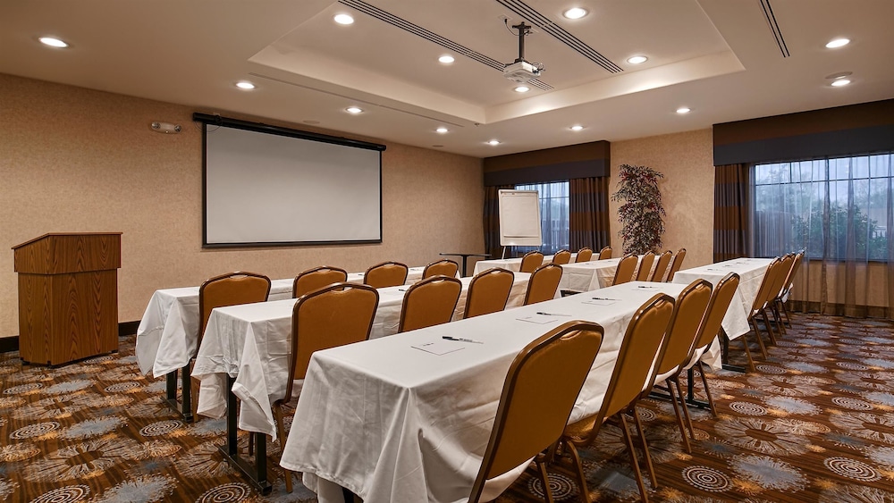 Best Western Plus Lytle Inn and Suites 23/29