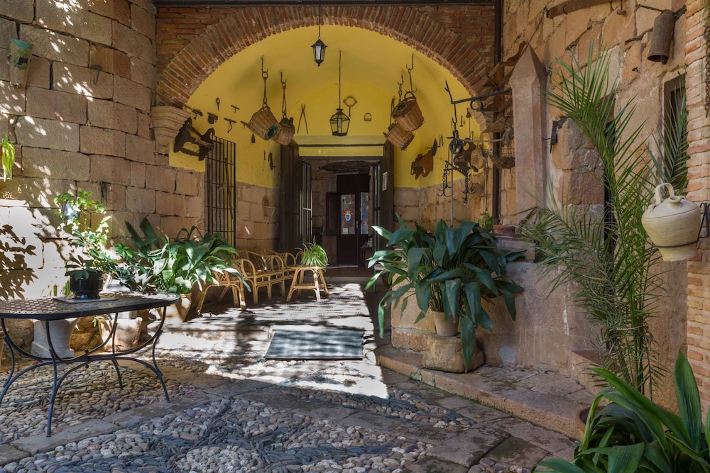 Palacio Guzmanes Hospederia Rural 36/64