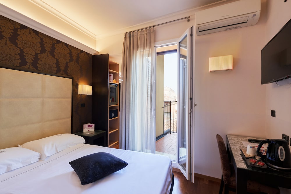 Room, French Bed, with View