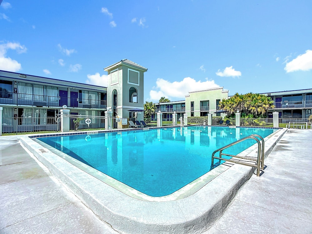 Stayable Suites Lakeland 62/66
