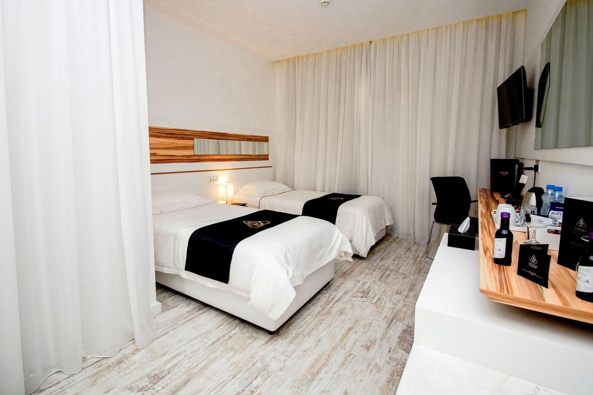 غرفة كلاسيكية بسريرين منفصلين بإطلالة على المدينة بشرفة، The Ciao Stelio Deluxe Hotel - Adults Only 3/9