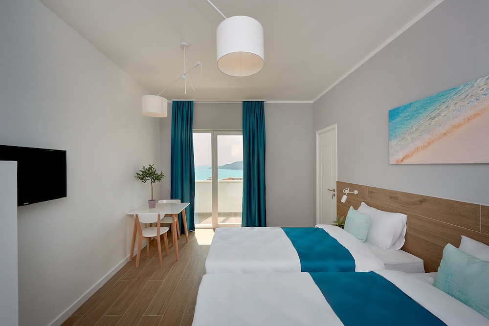 Hotel Larimar 9/50