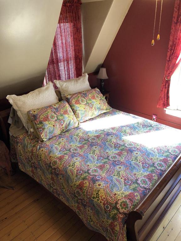 Red Elephant Inn Bed and Breakfast 16/49