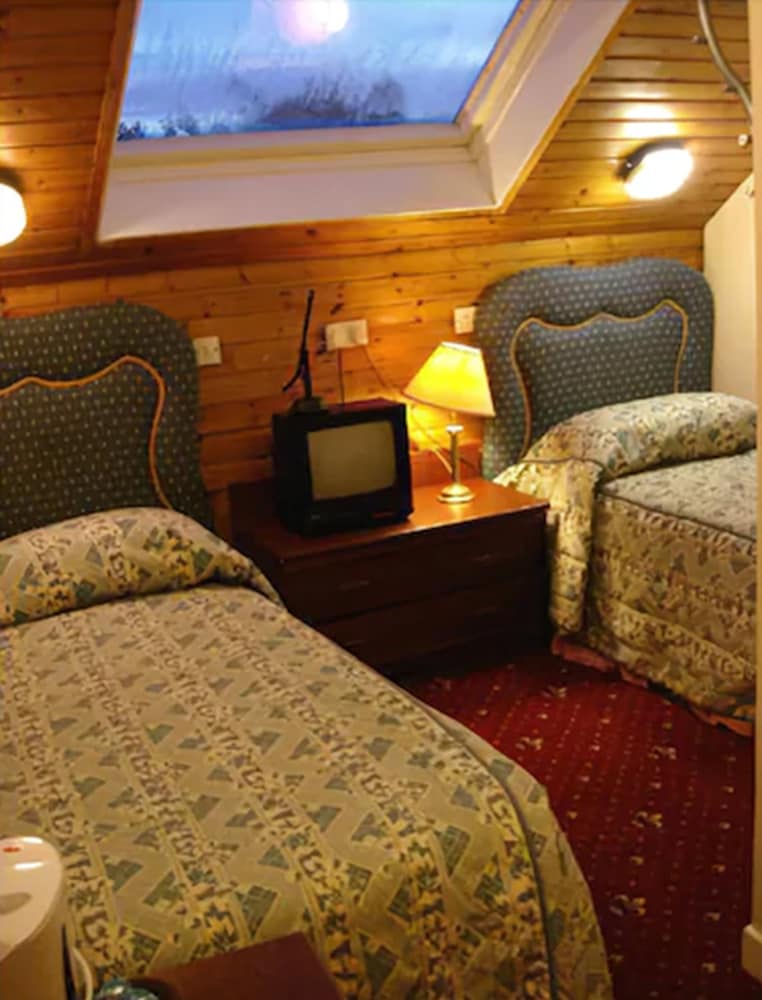 Edinburgh House Hotel 32/50