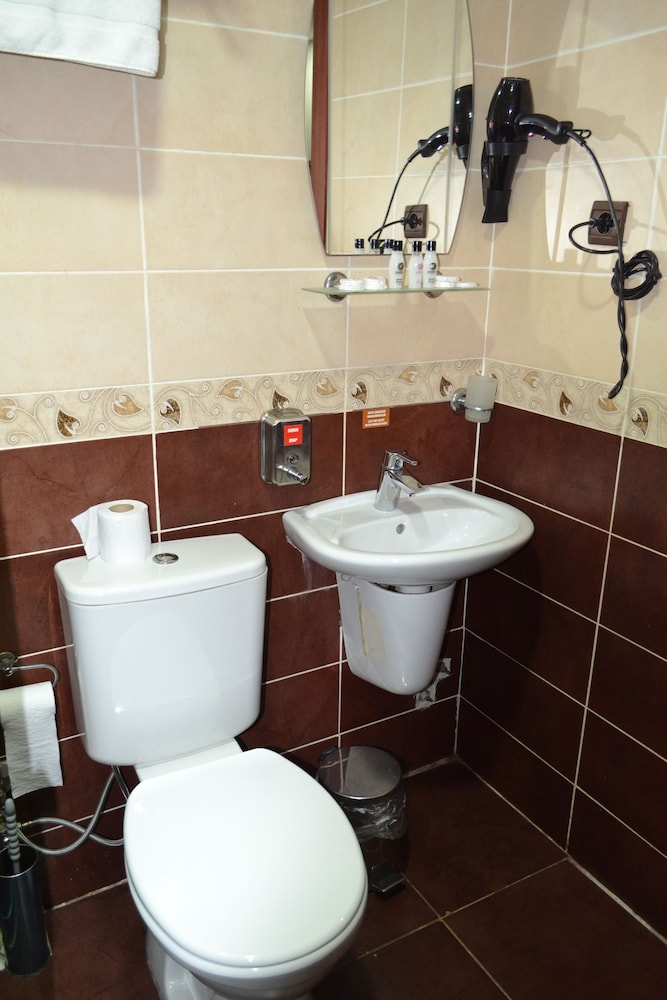Adana Kucuksaat Hotel 34/37