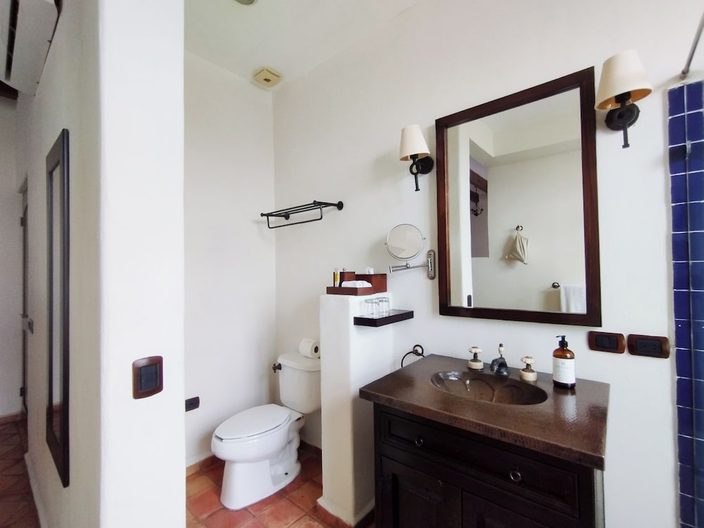 Guaycura Boutique Hotel Spa 71/72