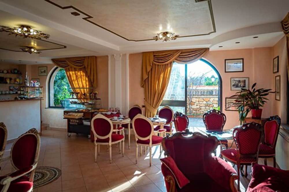 Hotel Louis II 54/66