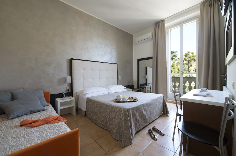 ROOM, TRIPLE