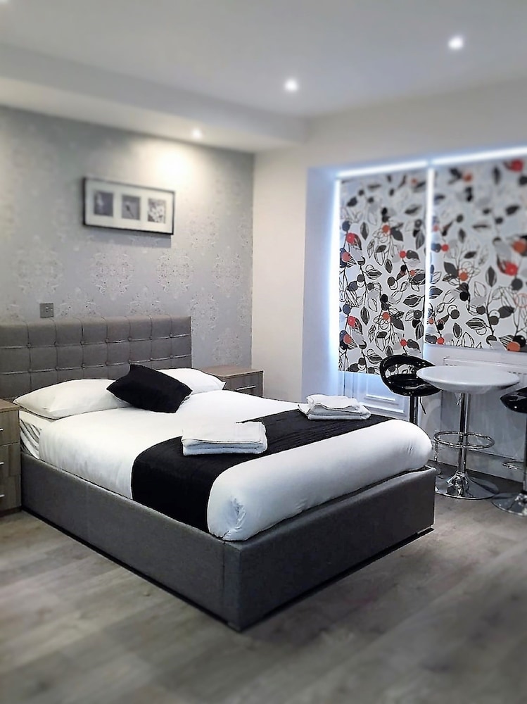 Imperial Court Suites 18/59