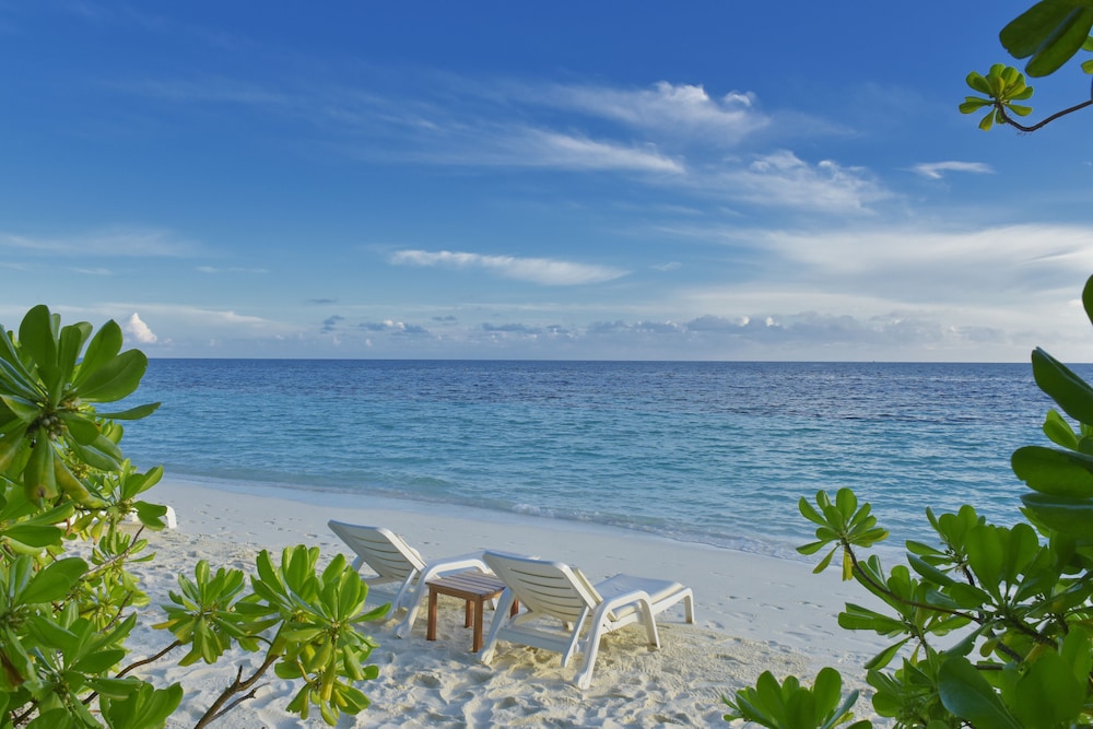 Angaga Island Resort And Spa 43/57