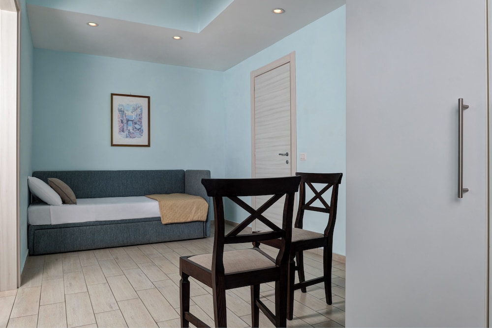 Sea Breeze Residence 2/32