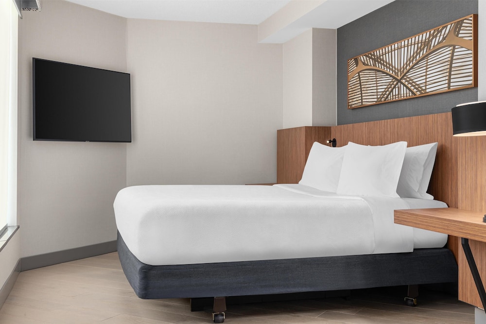 Evolution, Suite, King Bed, Sofa, Hot Tub