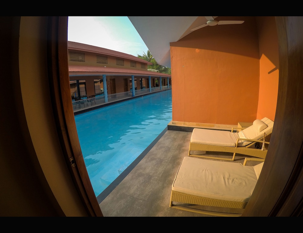 SAJ EARTH RESORT 12/71