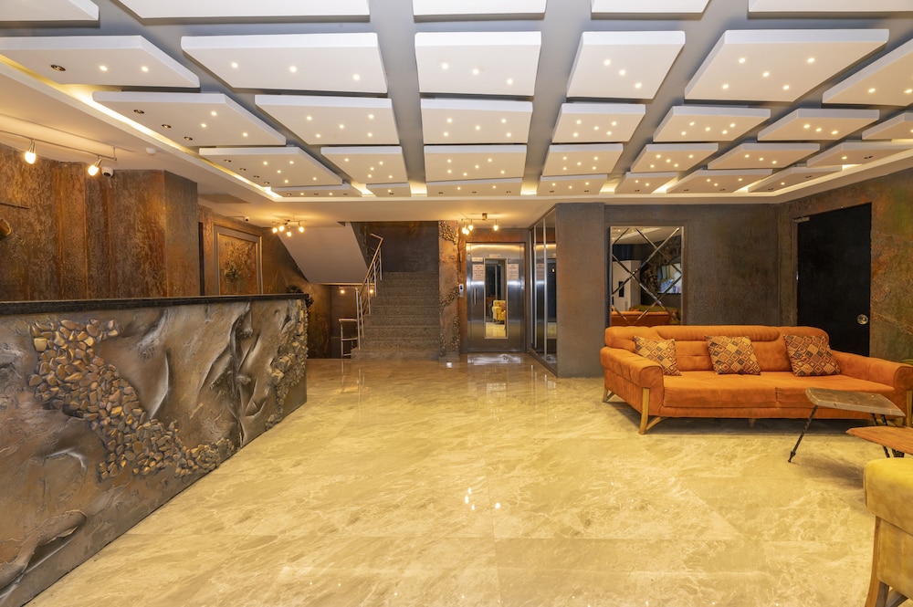 White Palace Hotel 7/46
