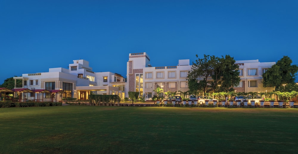 Lariya Resort 51/53