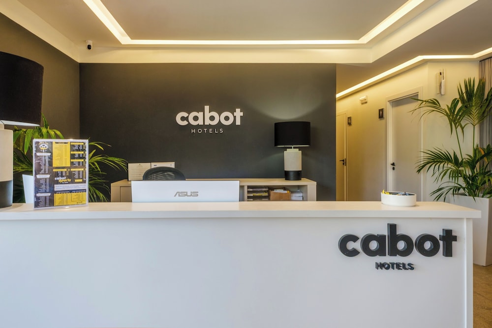 Cabot Tres Torres Apartamentos 12/65