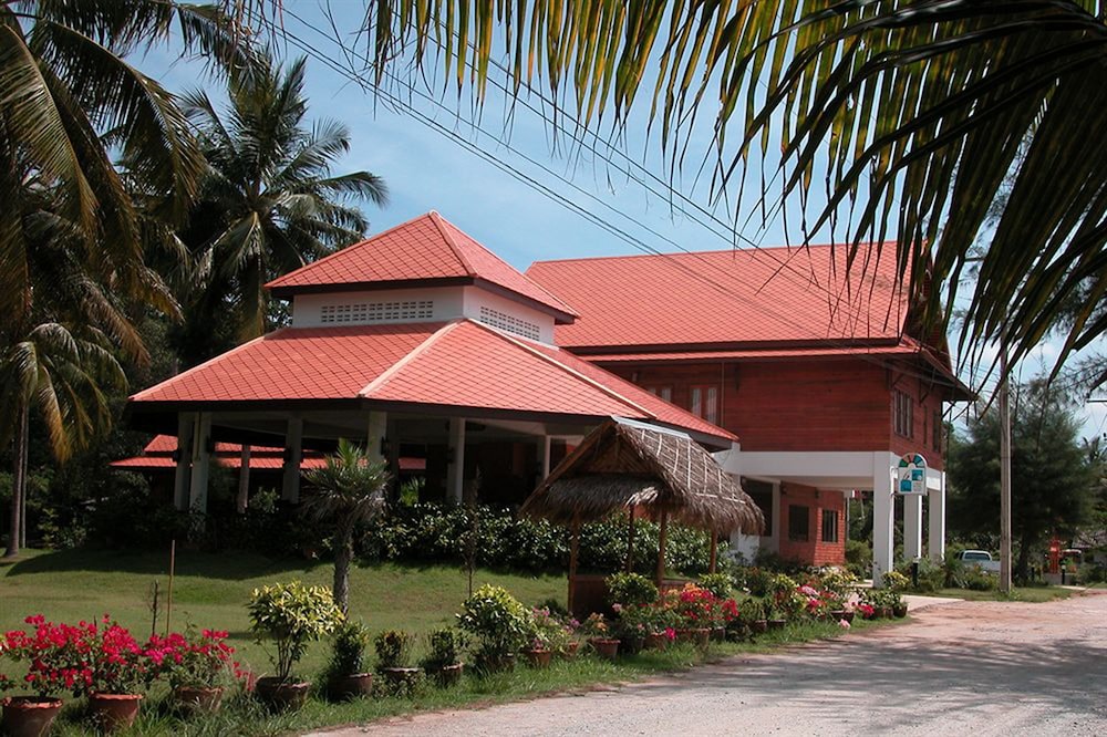 Coral Hotel Bangsaphan 2/62