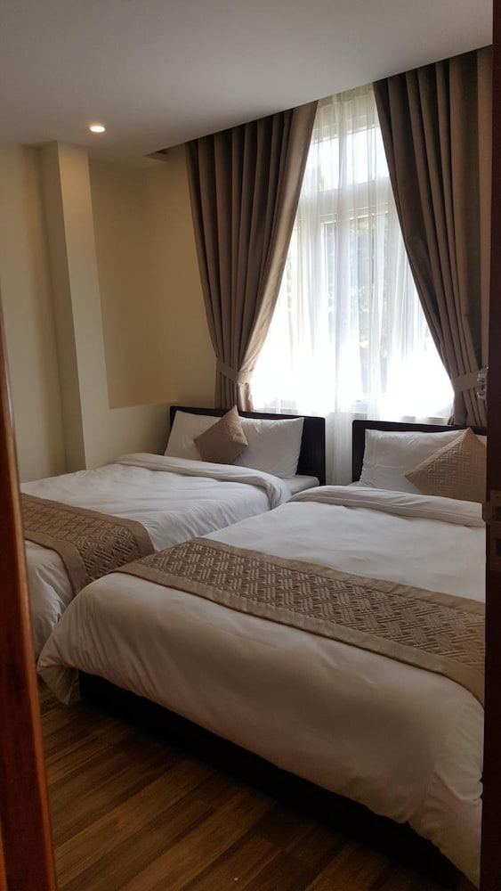 Nam Xuan Premium Hotel 34/68