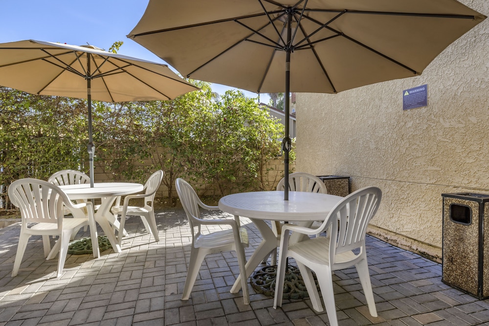 Comfort Inn & Suites Huntington Beach 37/43