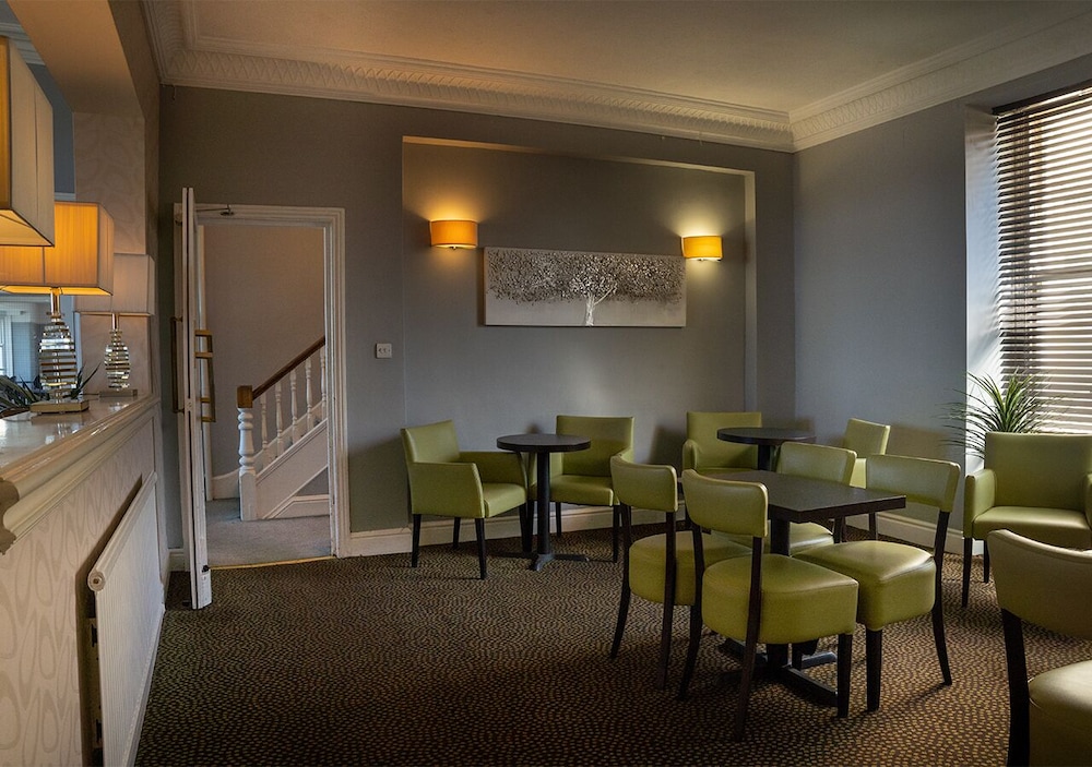 County Hotel 47/68